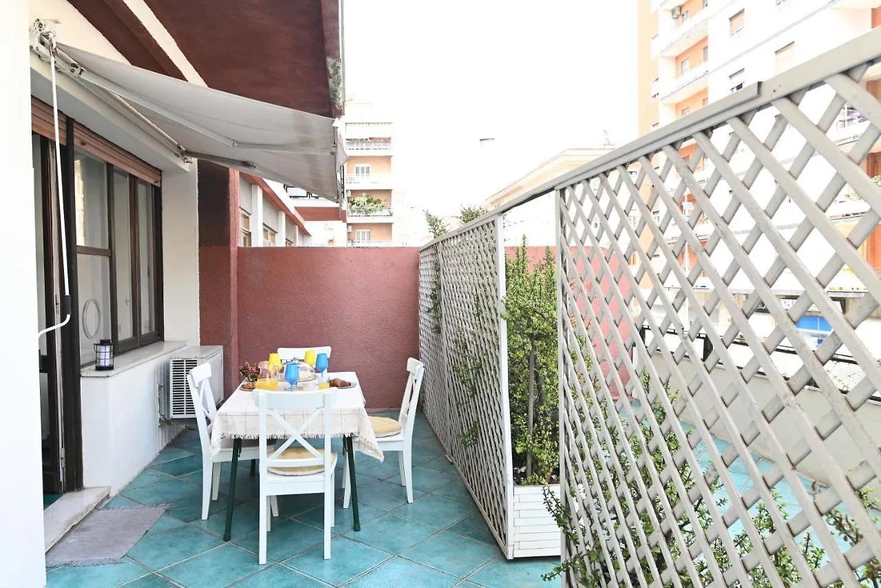 קליארי Izzhome Holiday Terrace 0*,  איטליה