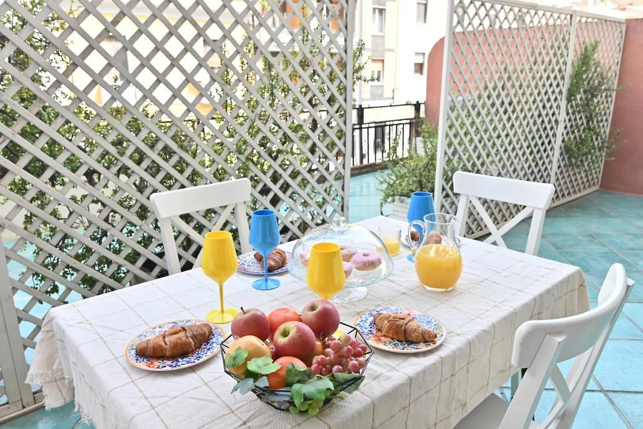 קליארי Izzhome Holiday Terrace 0*,  איטליה