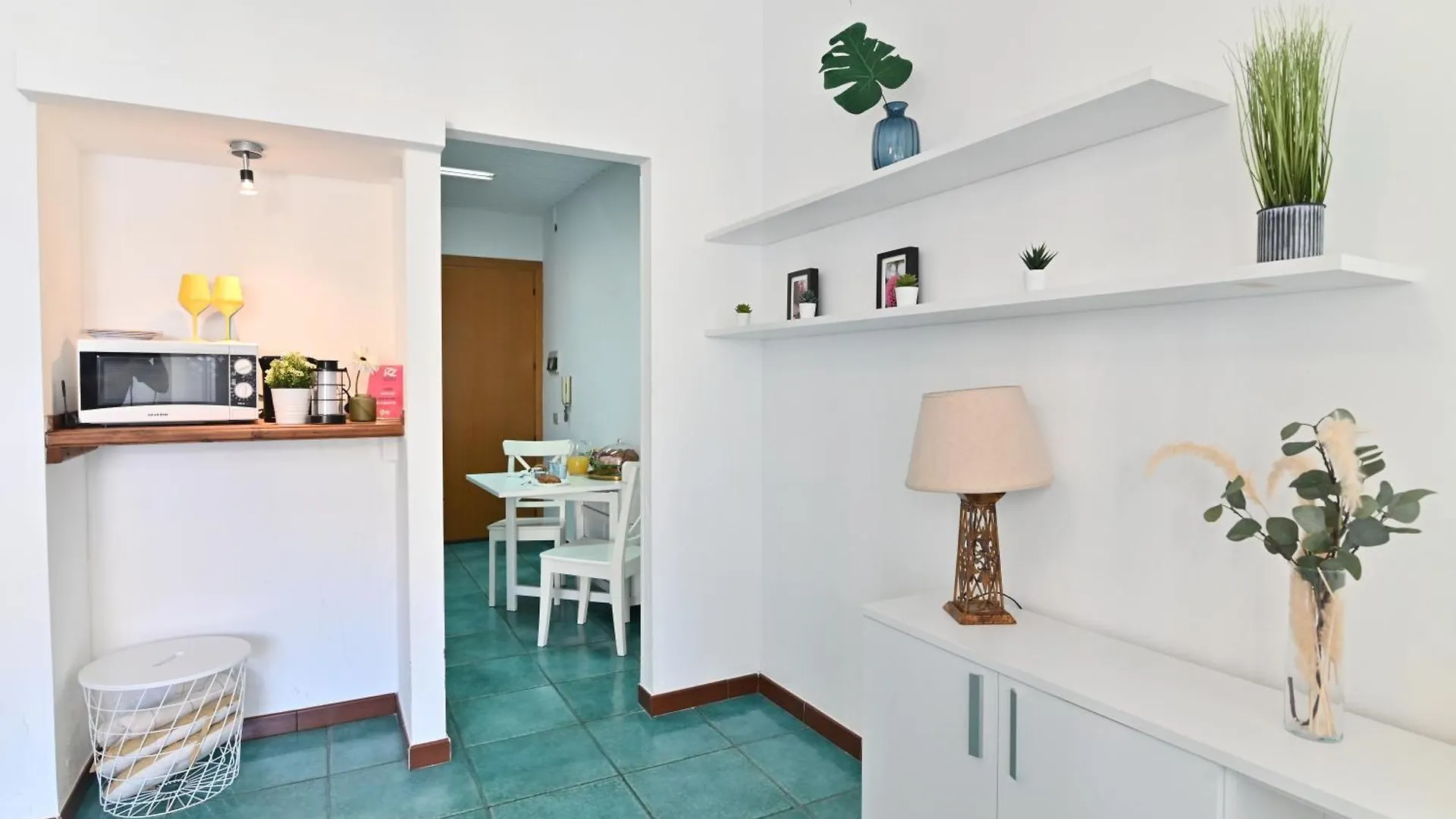 קליארי Izzhome Holiday Terrace 0*,  איטליה